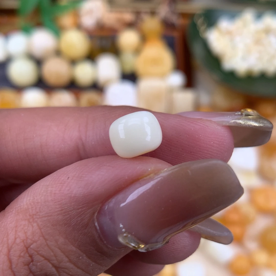 琥珀珠宝奇石未镶嵌7.7