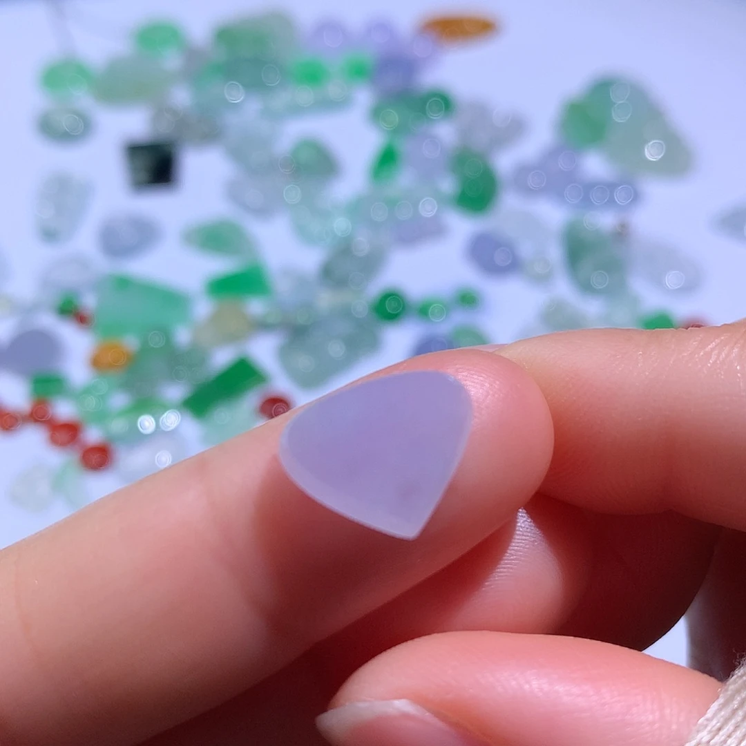 翡翠颈饰未镶嵌心