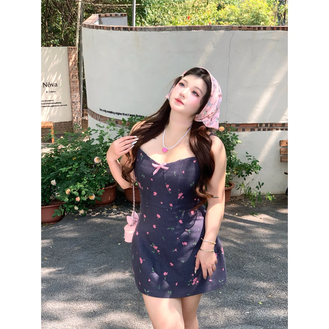SWEET【莓莓恋樱】微胖纯欲甜妹收腰碎花牛仔吊带连衣裙显瘦短款裙