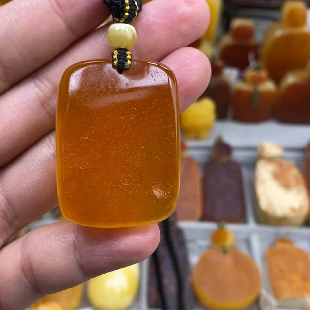 蜜蜡未镶嵌珠宝奇石