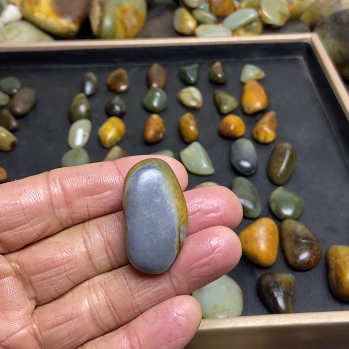 新***卒和田玉（糖玉）未镶嵌珠宝奇石