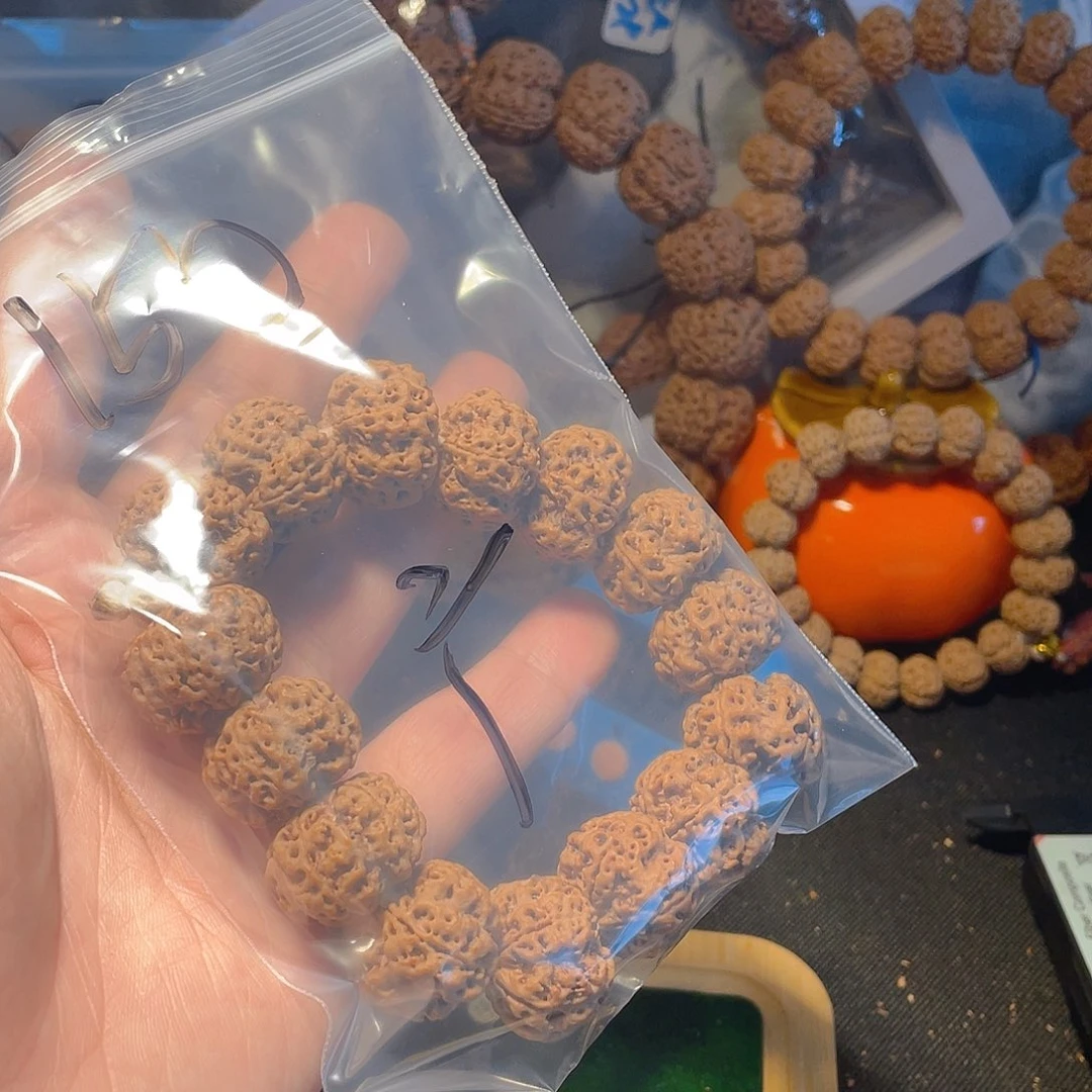 金刚菩提吊坠广**哥夹板