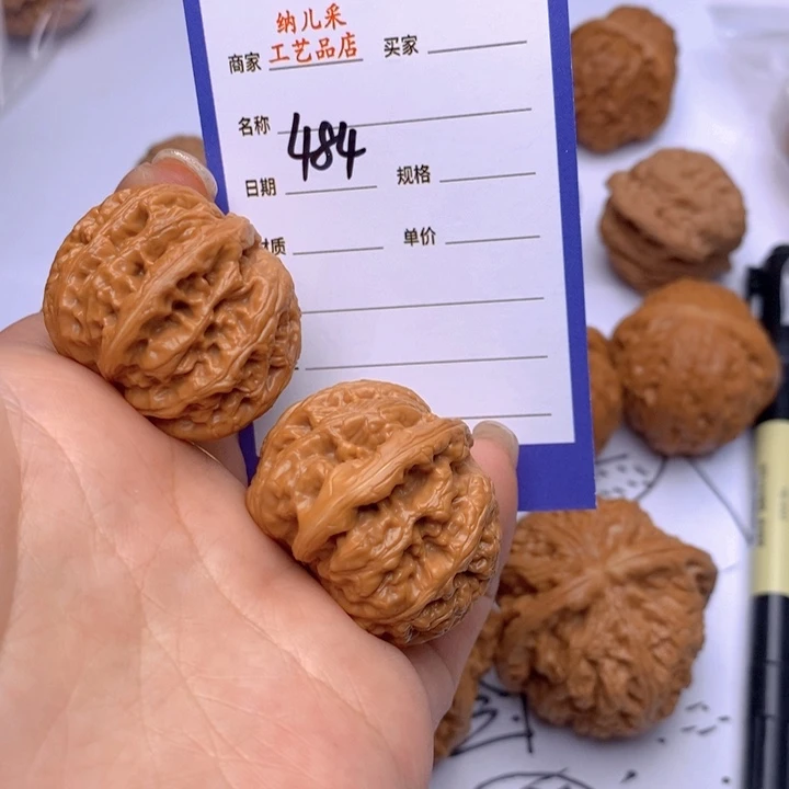 文玩核桃吊坠484粗筋