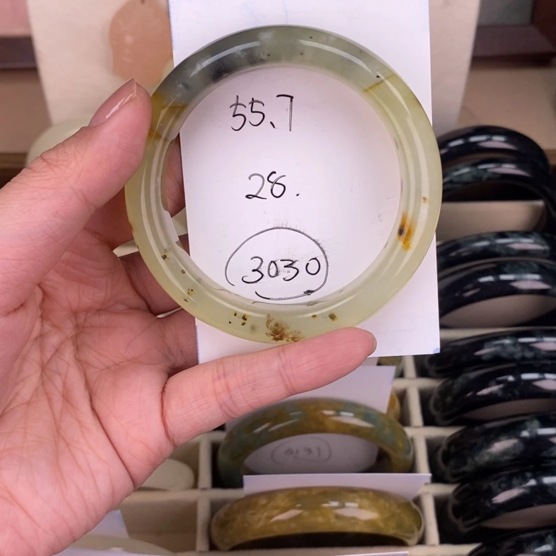 蛇纹石玉手镯未镶嵌