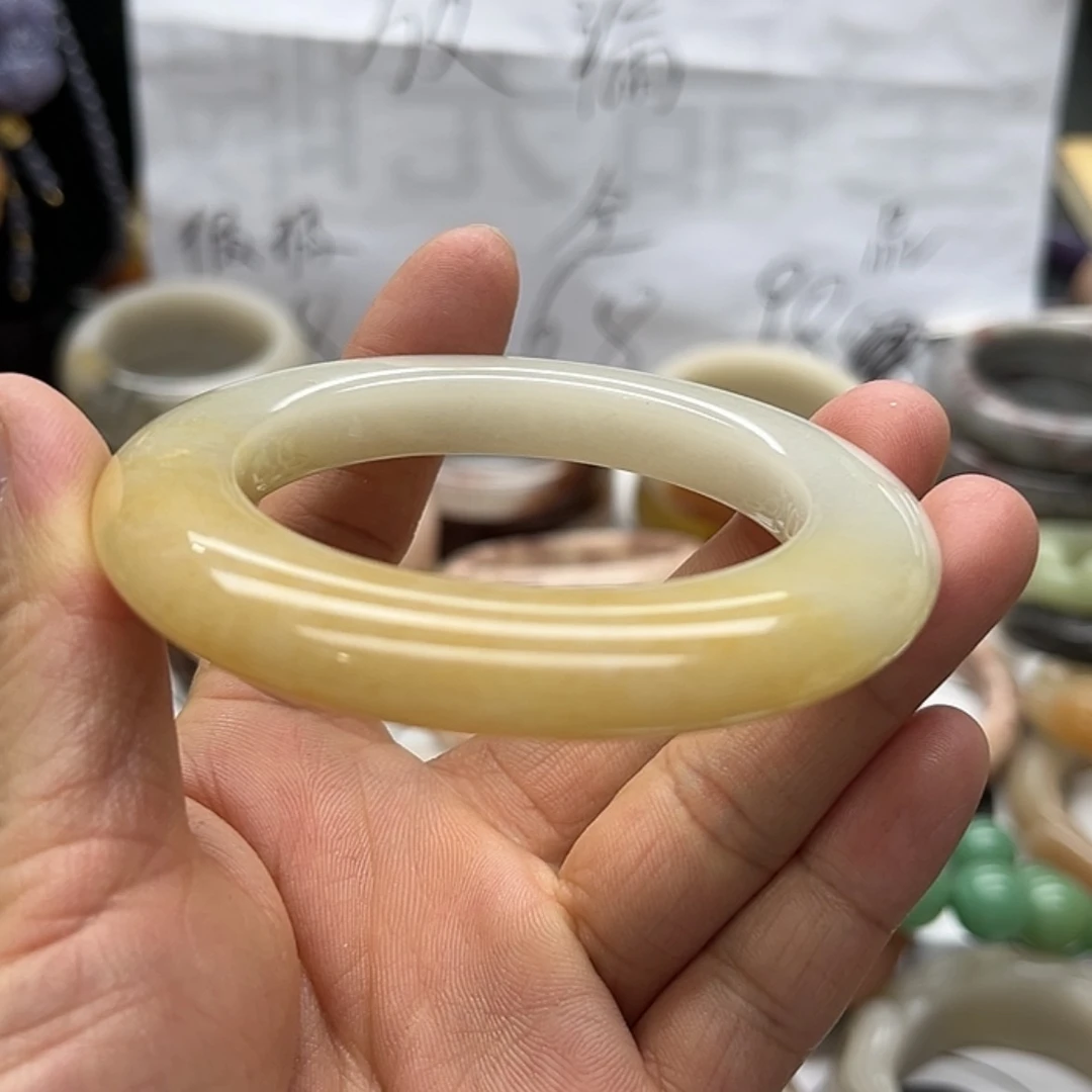 【闪购商品】石英质玉手镯未镶嵌半壁黄糖不退换