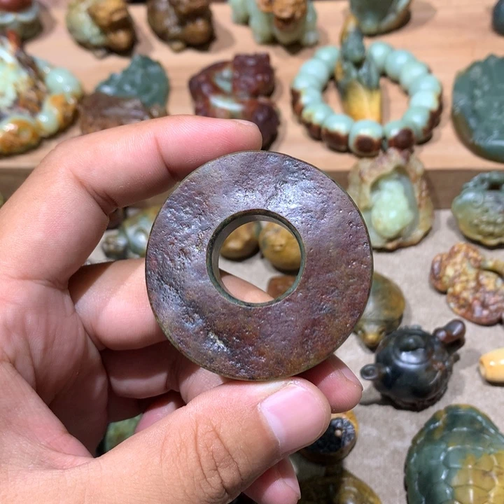 未镶嵌岫岩河磨玉（透闪石质玉）挂件