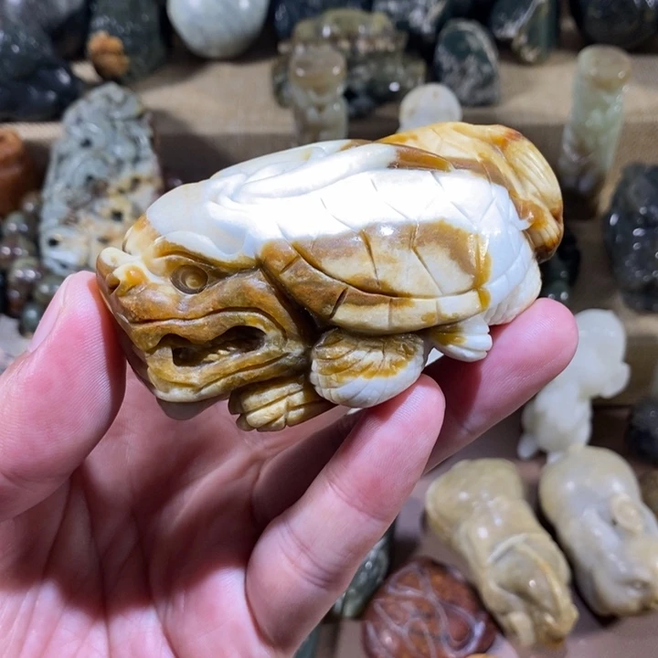 透闪石质玉未镶嵌挂件