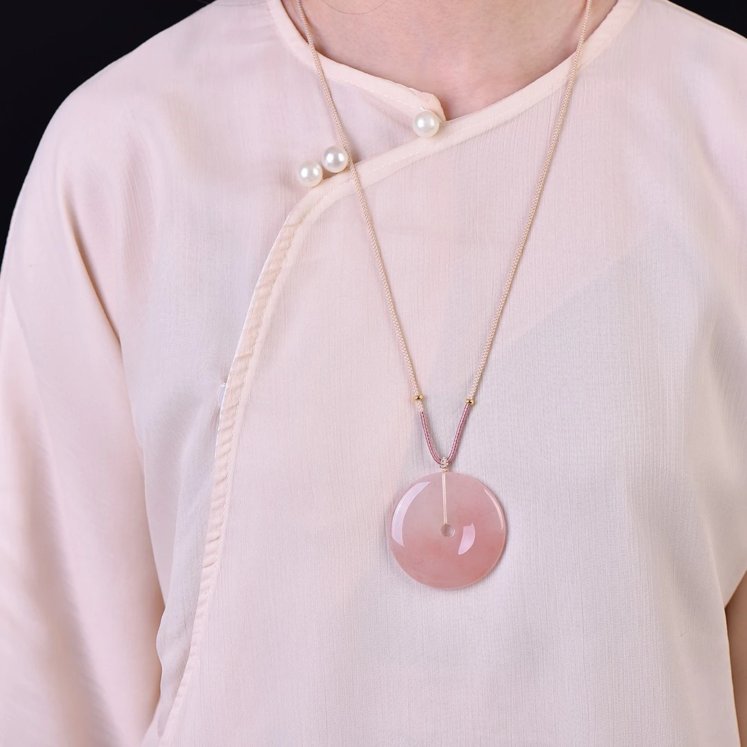 新疆金丝玉桃花酿平安扣女款毛衣链玉超甜美