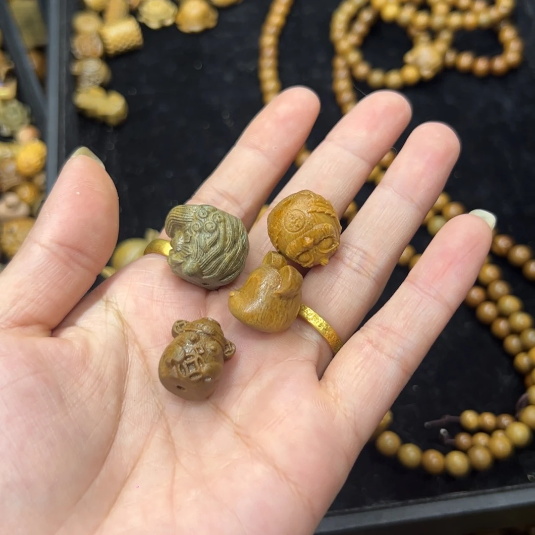 哈****无事牌维腊木（绿檀）