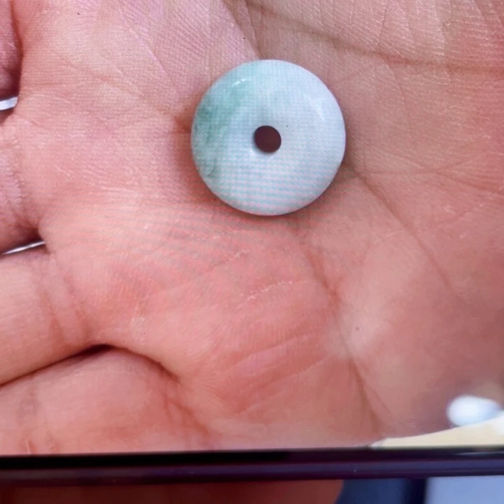 翡翠未镶嵌颈饰平安扣