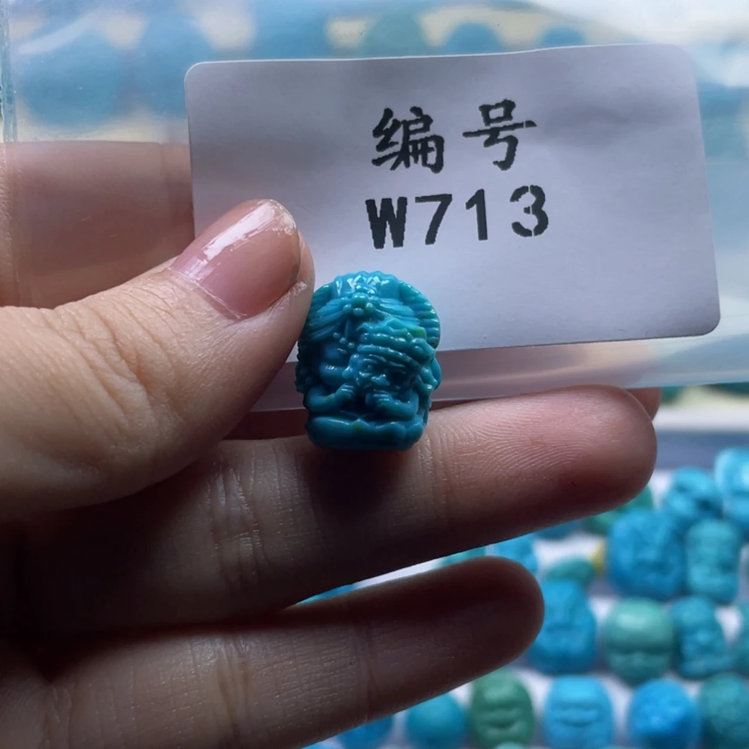 热***活绿松石未镶嵌天然原矿绿松石雕件