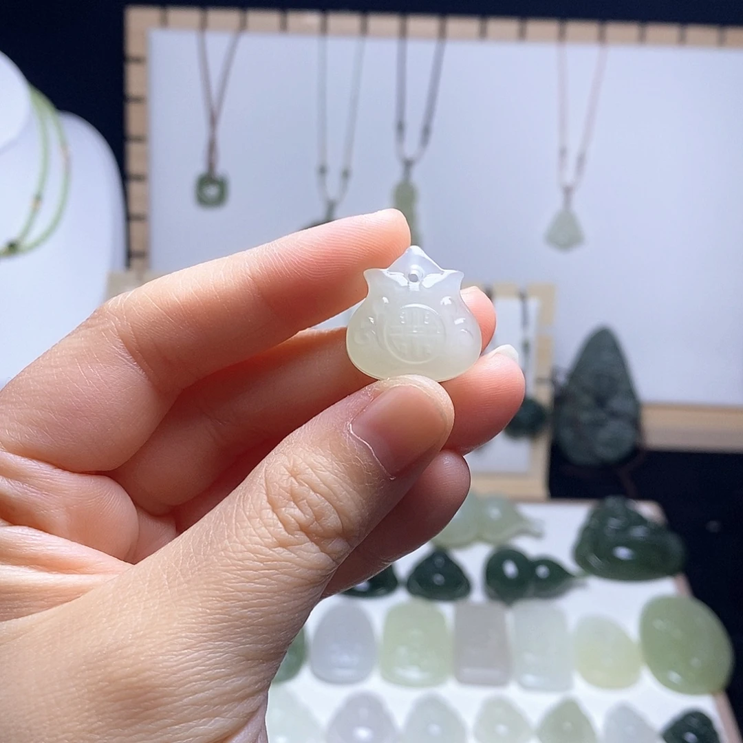 和田玉未镶嵌颈饰