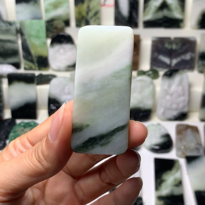 独山玉未镶嵌颈饰