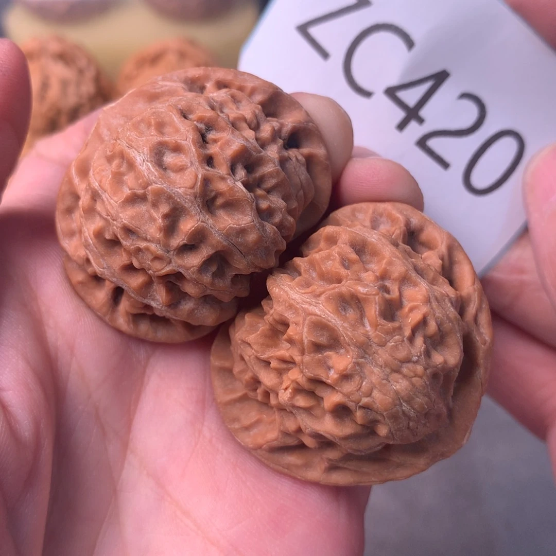 文玩核桃把件红皮桃心灯41