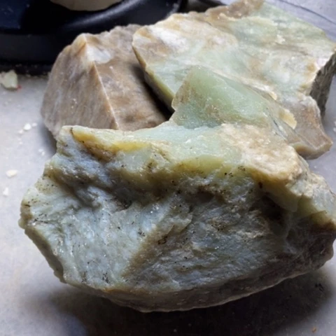 透闪石质玉未镶嵌珠宝半成品独**剑