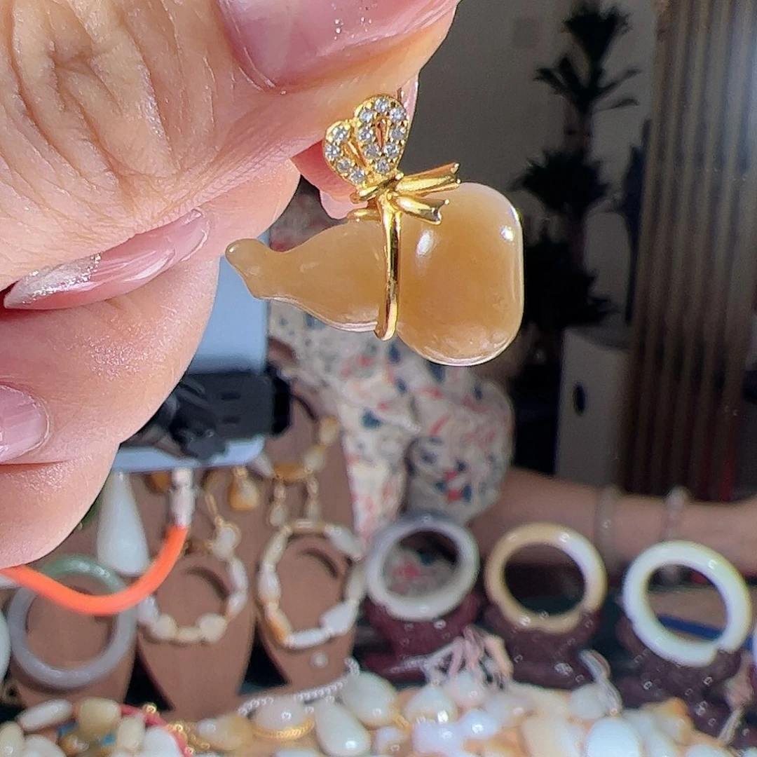 和田玉（糖玉）银S925镀金镶嵌颈饰