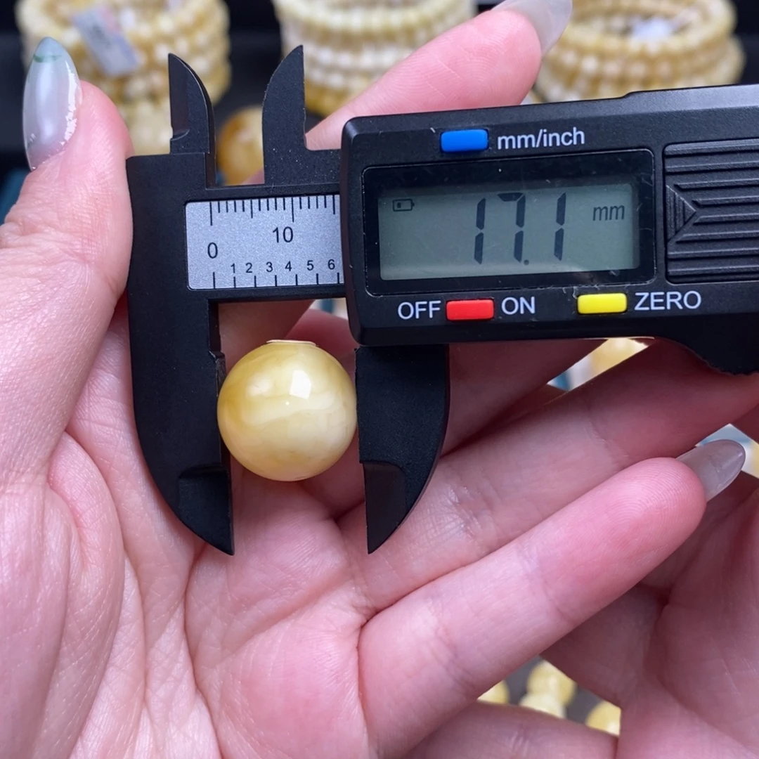 蜜蜡未镶嵌珠宝奇石