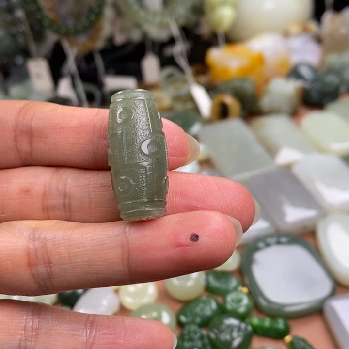 和田玉未镶嵌颈饰予