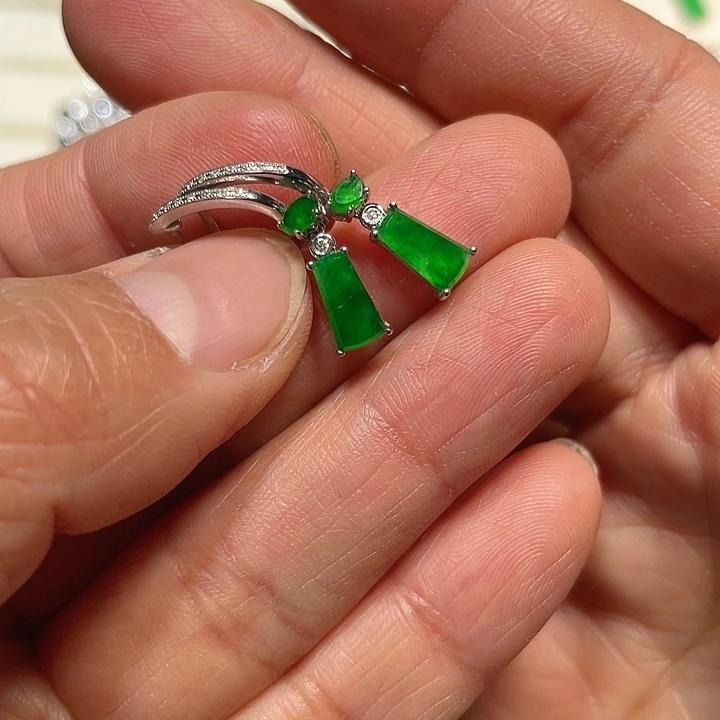 翡翠耳饰18K金镶嵌无事牌