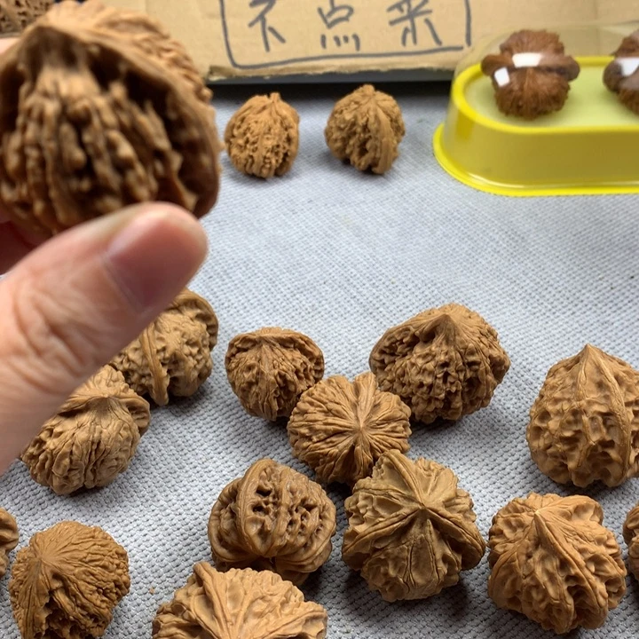 好***鱼文玩核桃吊坠异形单只