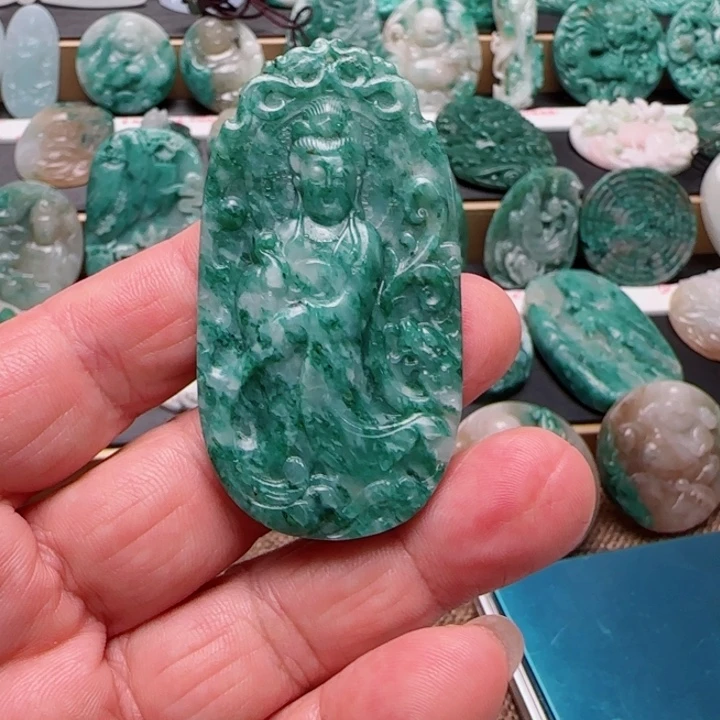 独山玉未镶嵌颈饰