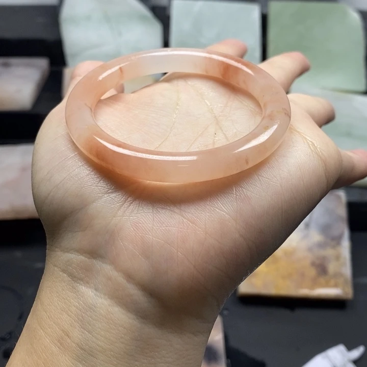 石英岩玉未镶嵌珠宝半成品