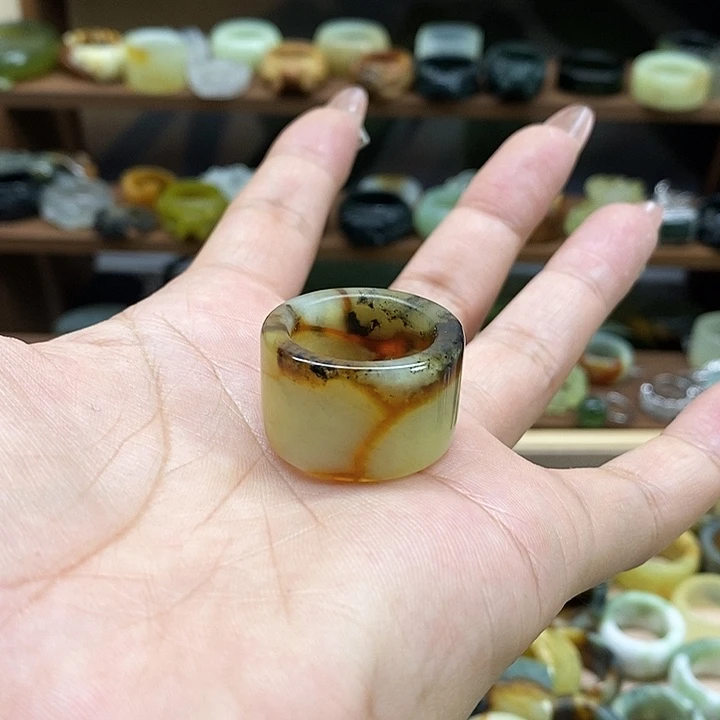 岫玉戒指未镶嵌开*
