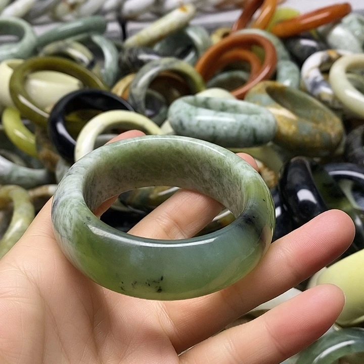 蛇纹石玉未镶嵌手镯