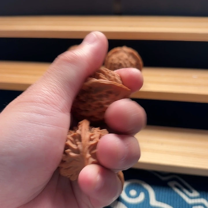 吊坠桃核秦闷秦闷