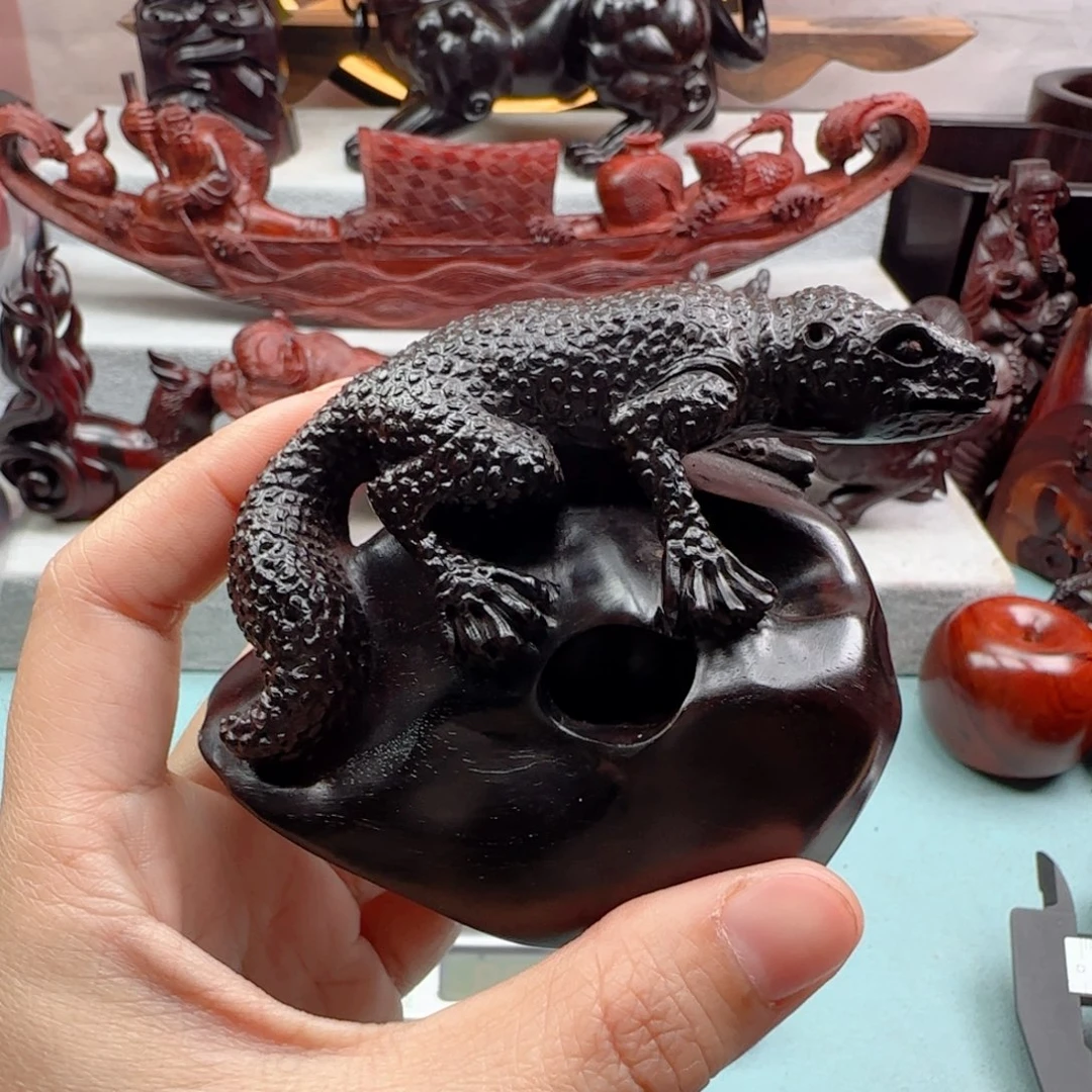 小叶紫檀把件穷*蜥蜴