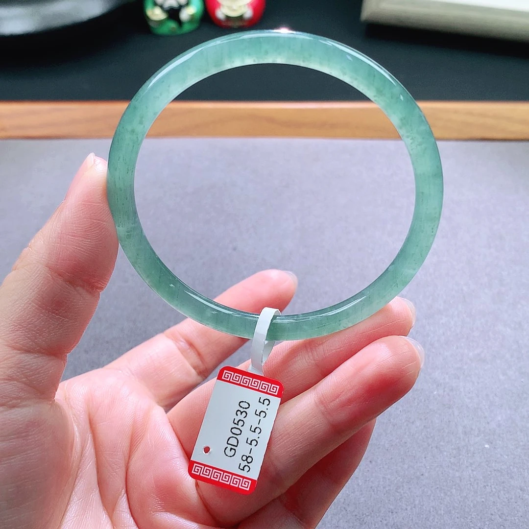 翡翠手镯未镶嵌天然翡翠手镯