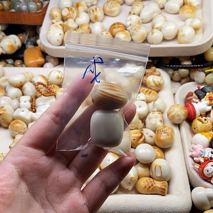 戍***吊坠菩提根/象牙果12