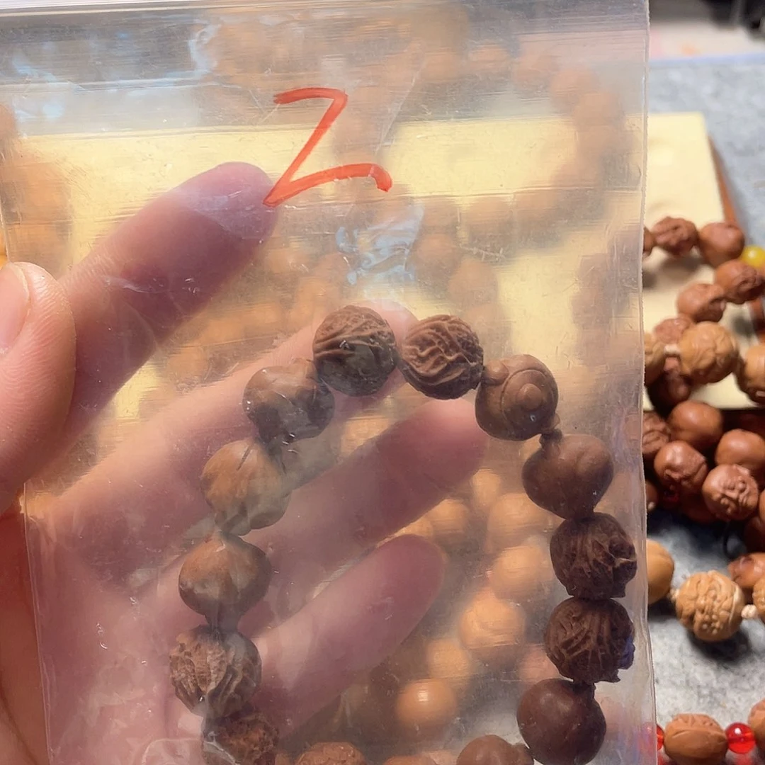 百*龙纹桃核雕刻多宝（瑕疵）