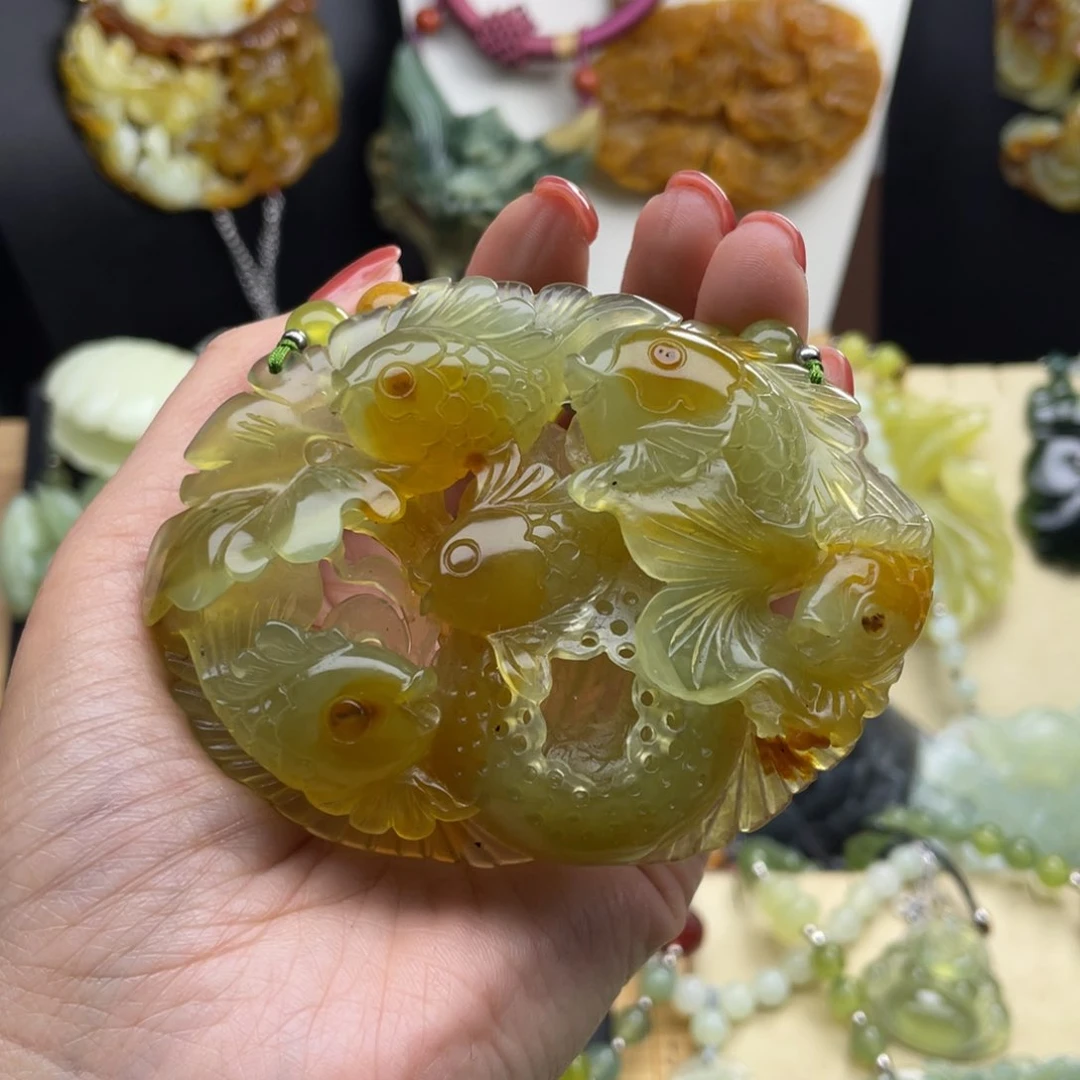 未镶嵌蛇纹石玉颈饰自****画