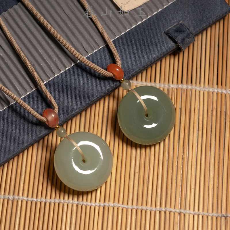 和田玉湖水绿平安扣吊坠（多样性发货一个）