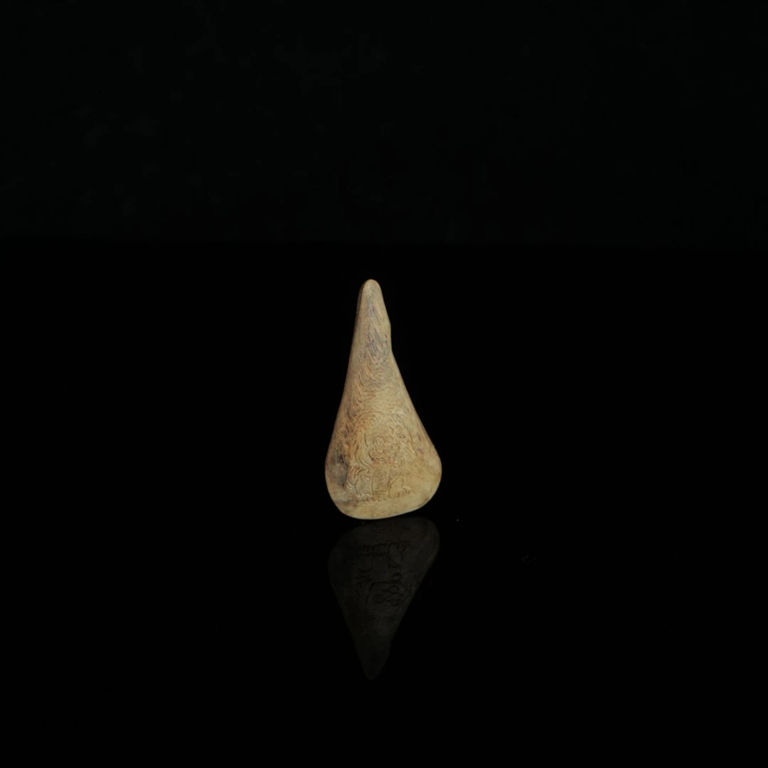 DY-C617 巴拉望土沉沉水狗吊坠 5.5x2.8x0.8cm 5.5g
