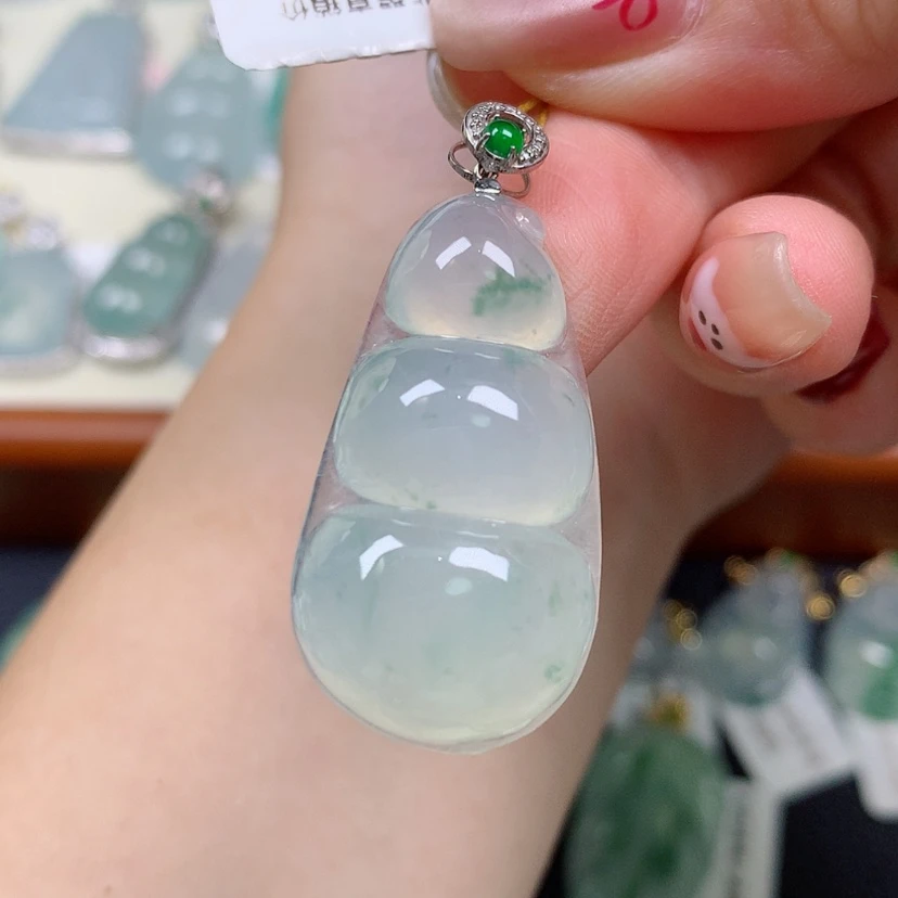 【闪购商品】翡翠18K金镶嵌颈饰豆子