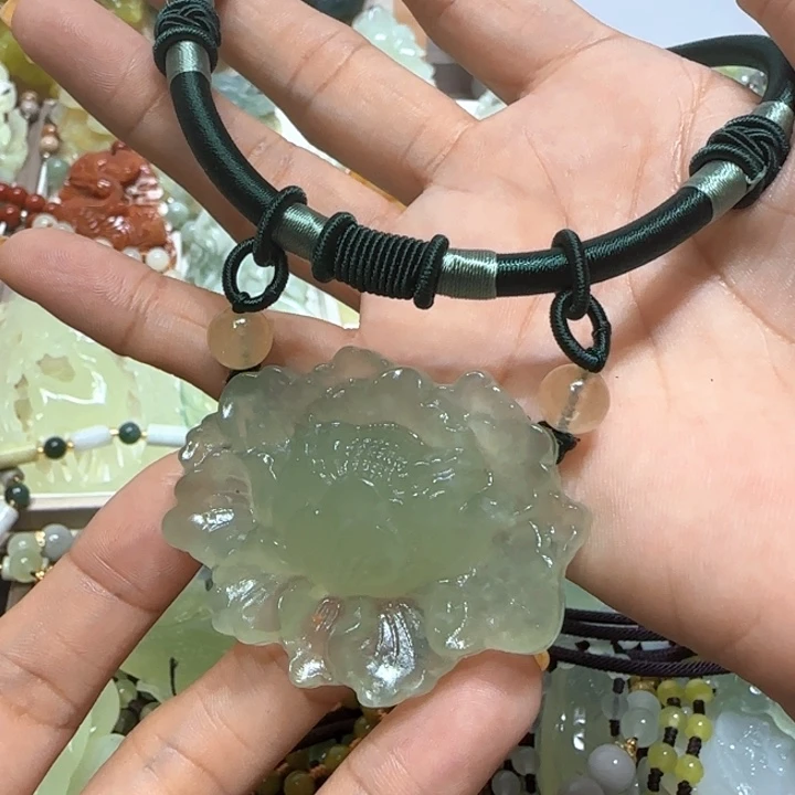 蛇纹石玉未镶嵌吊坠