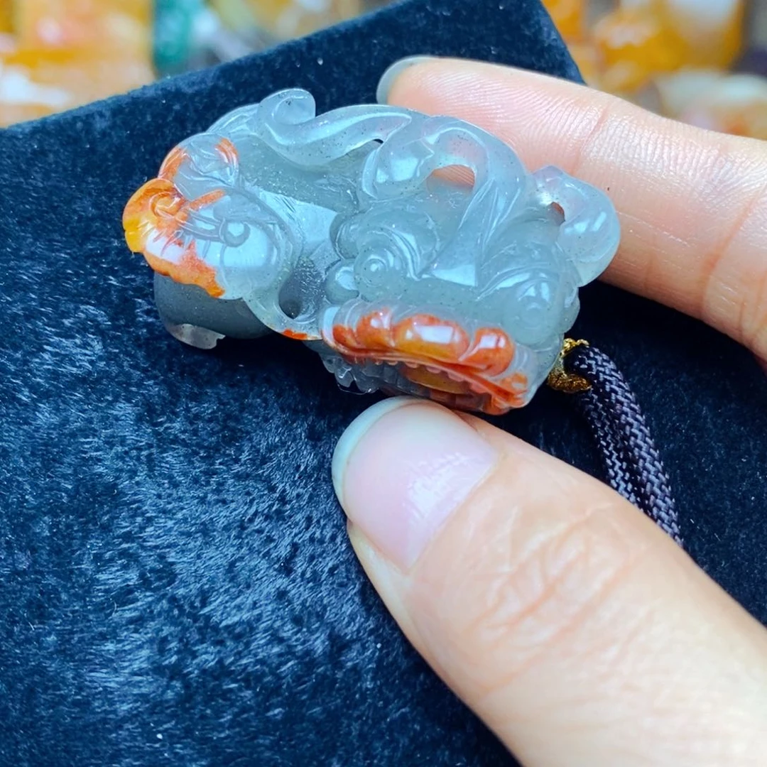 未镶嵌石英质玉（黄龙玉）颈饰