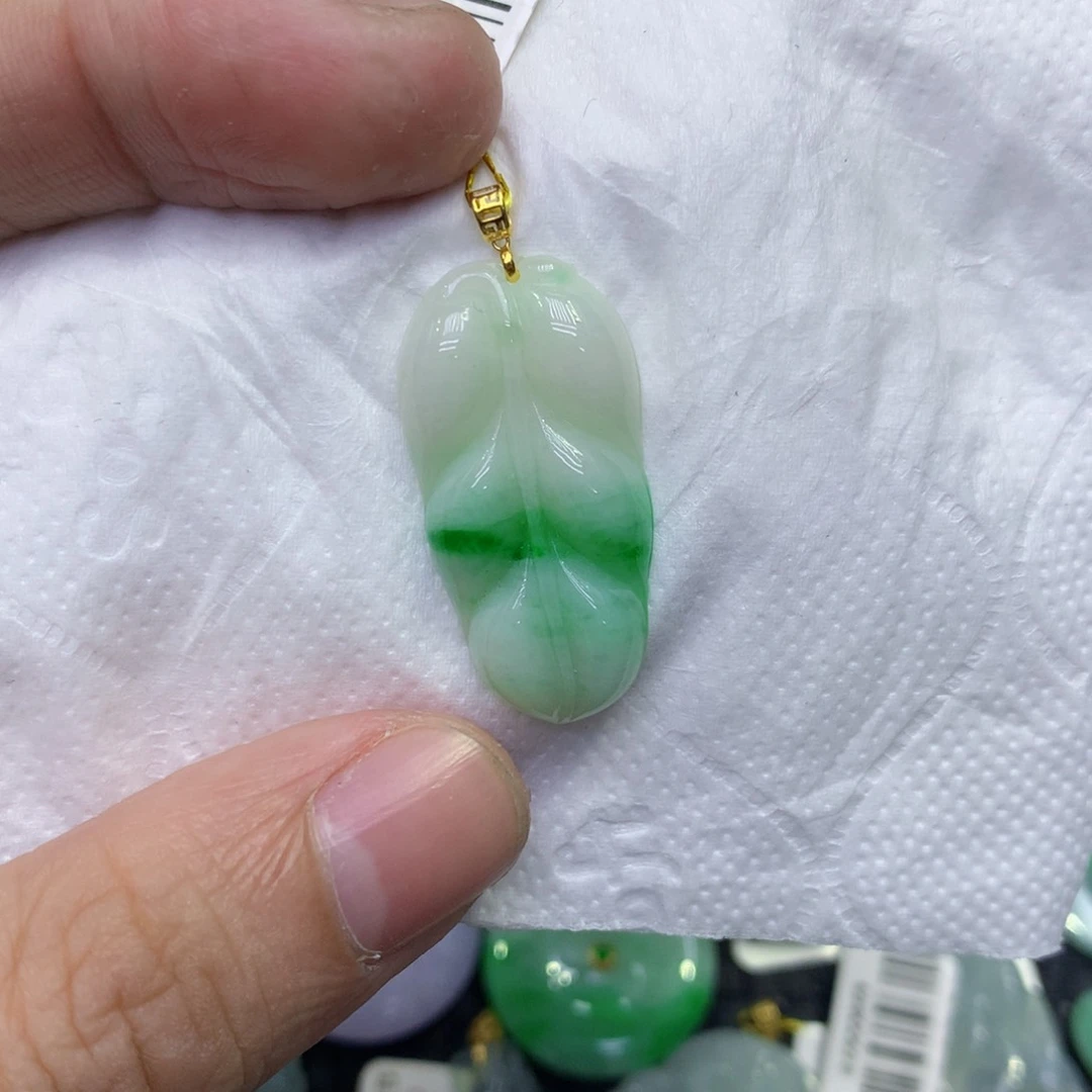 颈饰18K金镶嵌翡翠