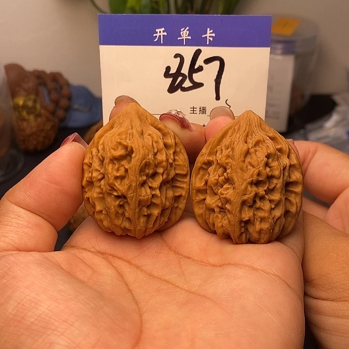 金***s吊坠桃核老树鸡心37无刀痕磕尖s
