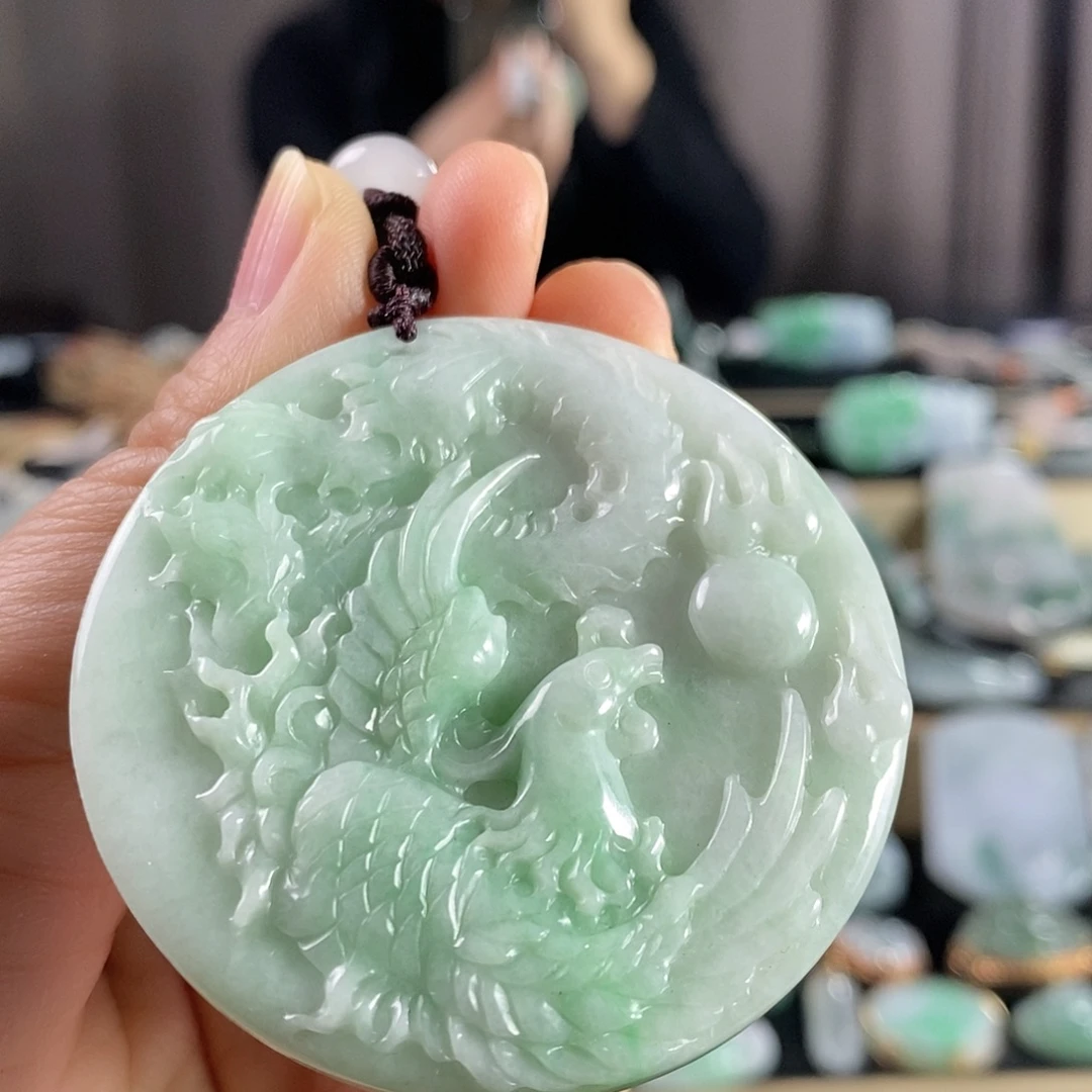 翡翠未镶嵌颈饰凤凰