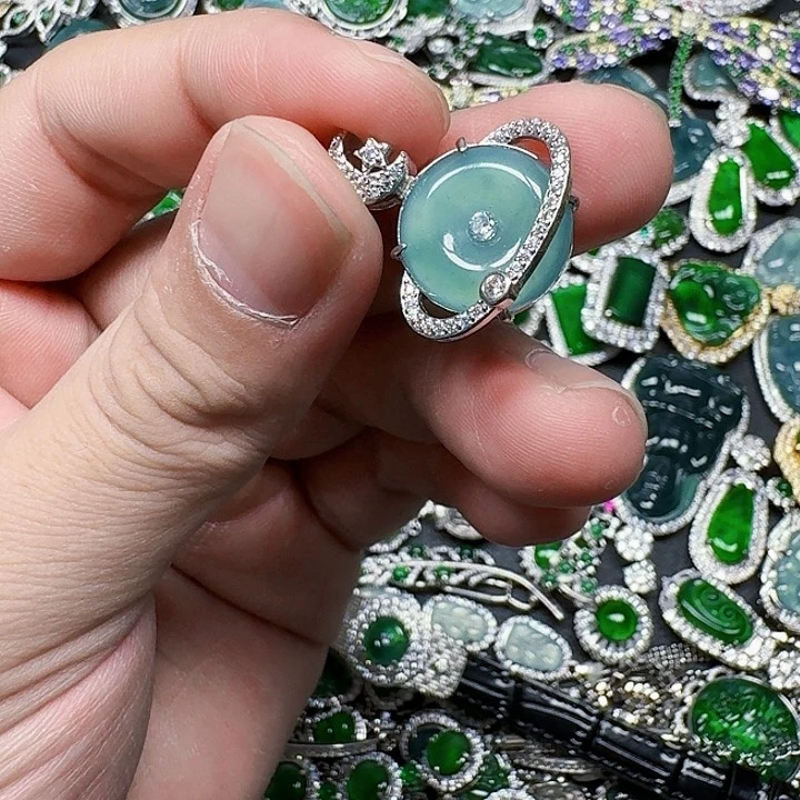 翡翠颈饰未镶嵌天然A货翡翠放漏