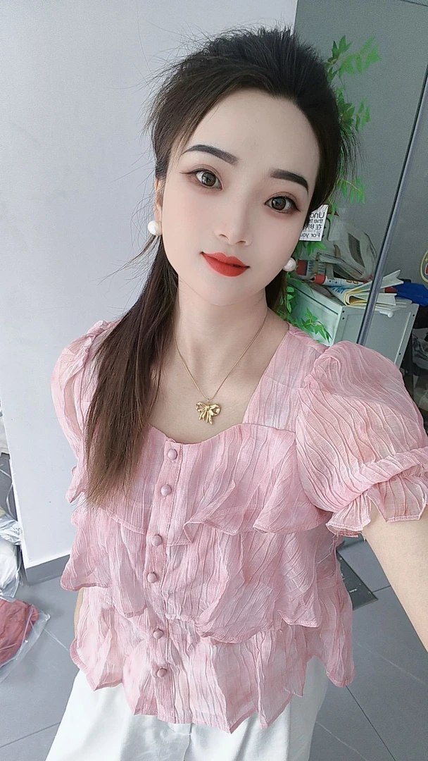 意法花边短袖小衫