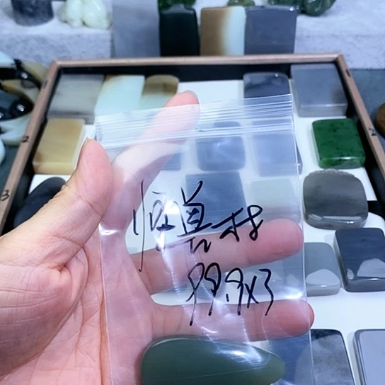 和田玉未镶嵌珠宝半成品怪****人