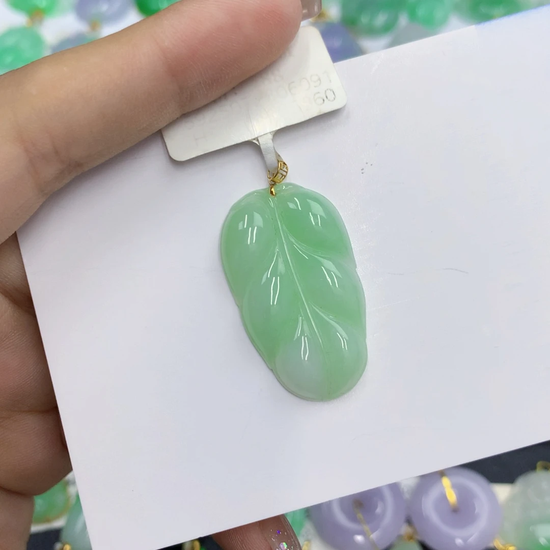 翡翠18K金镶嵌颈饰翡翠