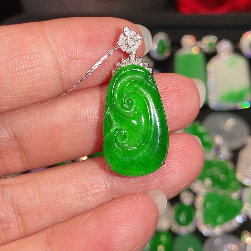 【闪购商品】颈饰18K金镶嵌翡翠天然翡翠