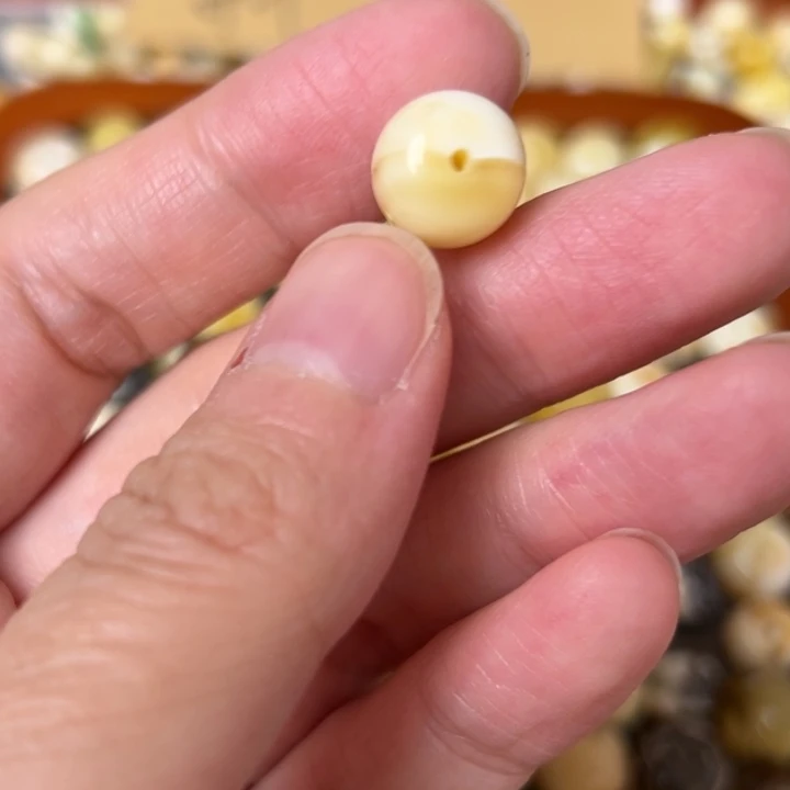 蜜蜡未镶嵌裸石11.1mm一个