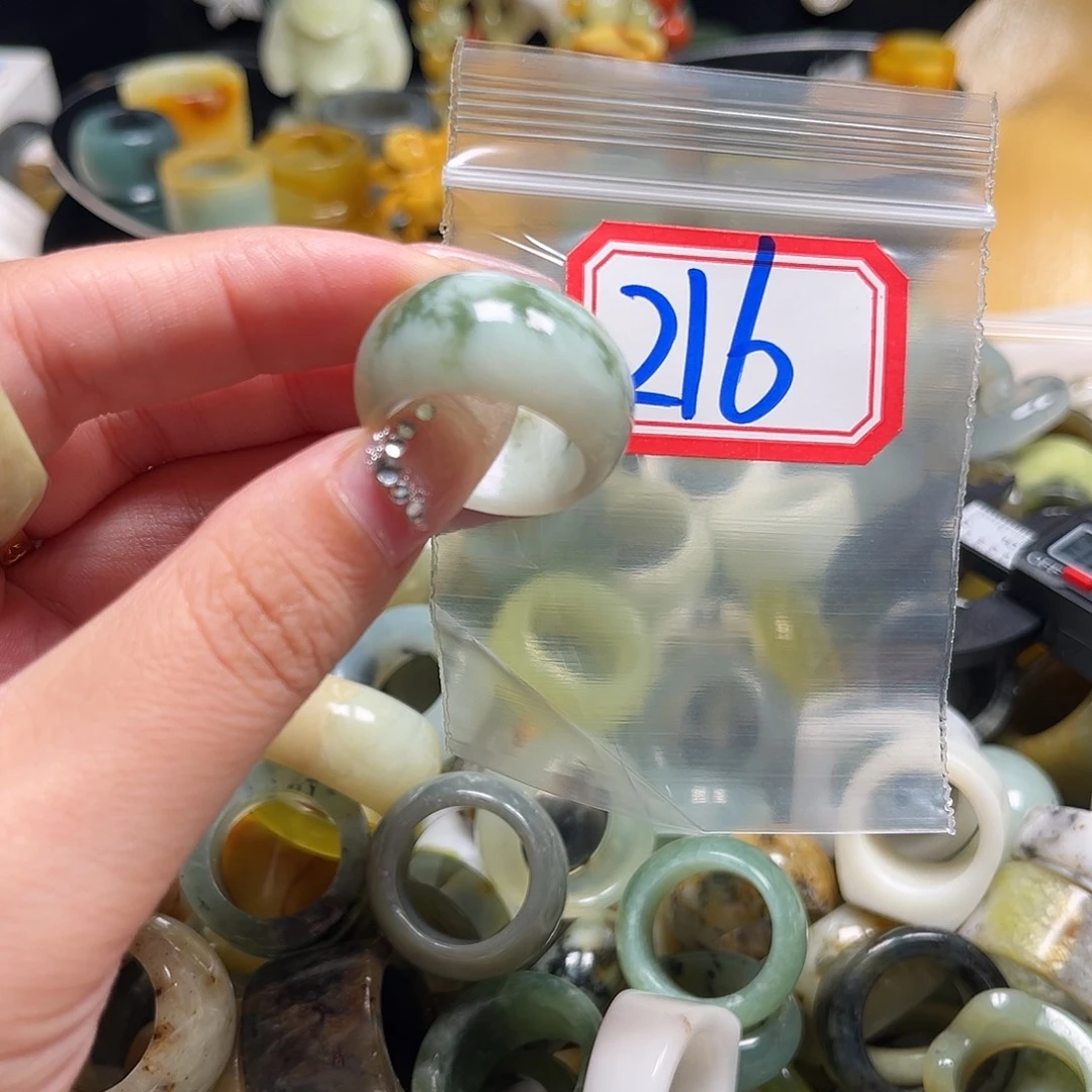 纳***卡蛇纹石玉未镶嵌珠宝奇石