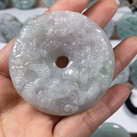 翡翠颈饰未镶嵌九龙扣两面工福利洒乌鸡料福利